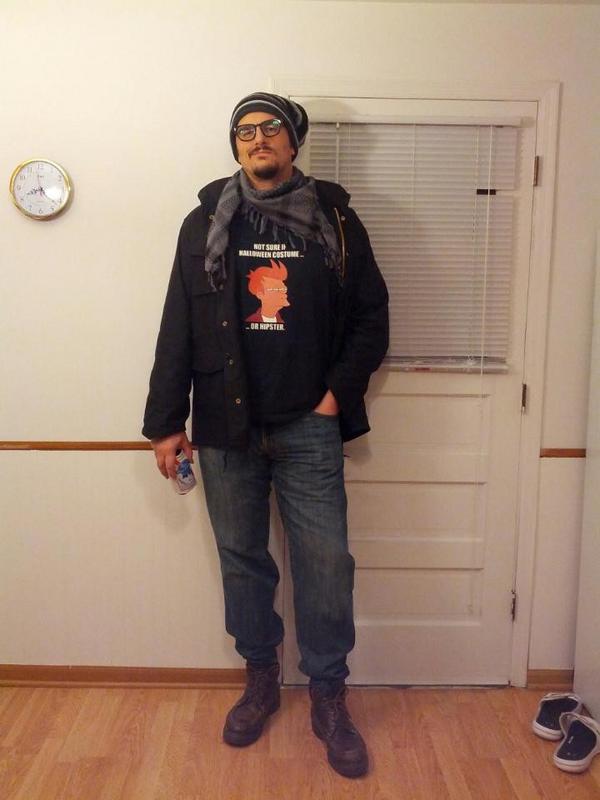 smellthoseroses's tweet image. My cousin is going as a hipster for Halloween. :3 #missingchicago