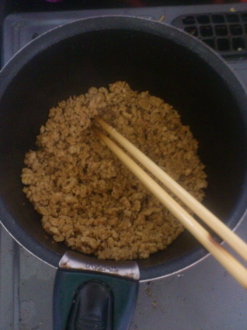 朝御飯用に鶏そぼろ作った☆ http://t.co/n9hZ2Ffo