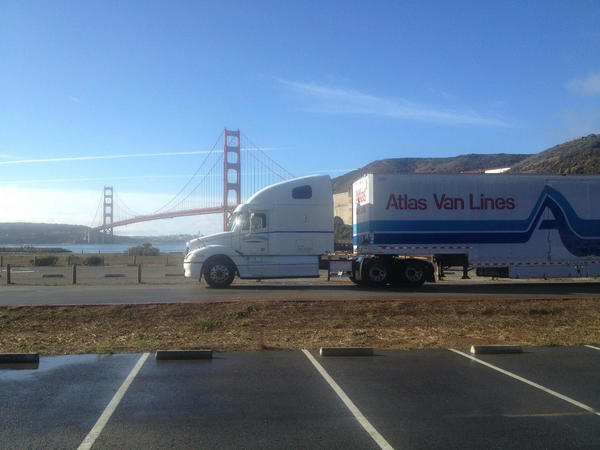 Atlas_Van_Lines's tweet image. Great photo of an Atlas Truck at the Golden Gate Bridge! #GoNewPlaces