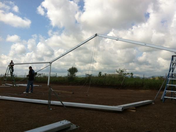 BIGTOP_PR's tweet photo. Comenzando a subir la carpa 50*32 en Guayama! #carpas #alquiler #equipos http://t.co/HoFoyhDv