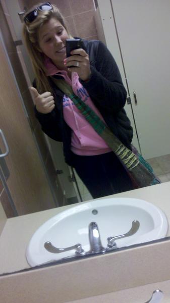 averisnyder's tweet image. Car died on the side of the highway #hadtopee walked all the way to wendys . #IMADEIT