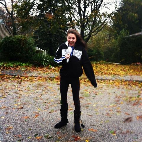 Hawesome94's tweet image. This is 7 news, live from the middle of my street #JustPracticing #FutureNewscaster