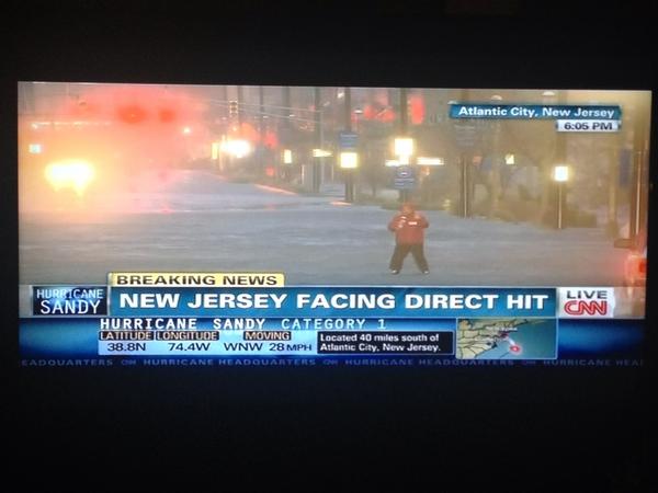 DanBadminton's tweet image. What a legend this guy is! #CNNReporter #HurricaneSandy #PackYourBagsAndGetOut
