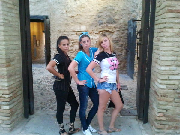 cynbolbaite's tweet photo. @anandablb @andreablb OLE OLE MIS HERMANAS! OSKYERO :) http://t.co/dlPsG9bM