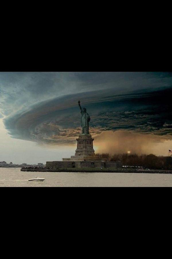 _NuevaLuz's tweet photo. Prendamos una #vela #NuevaLuz para solidarizarnos con #NYC #EUA #2012 #Sandy #huracán http://t.co/5xDvu6fw