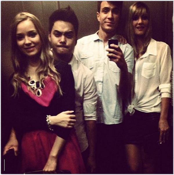 AmoPeLaris's tweet image. Olha que lindo! Nossos casais: #PeLaris e #LuRina *---* O q mais importa é a felicidade de nossos ídolos.