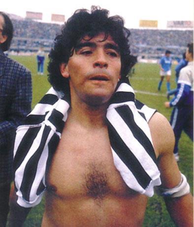con questa maglia Diego si asciugava il sudore... ” <a href="/plarizza/">pasquale Larizza</a>