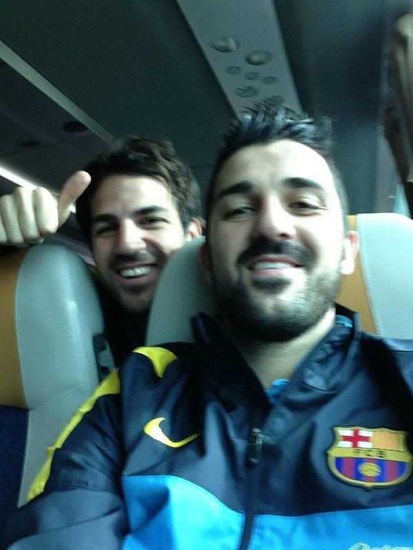 Guaje7Villa's tweet photo. De camino al aeropuerto con @cesc4official para viajar a Vitoria. Arranca la Copa! http://t.co/zzaY8ElH