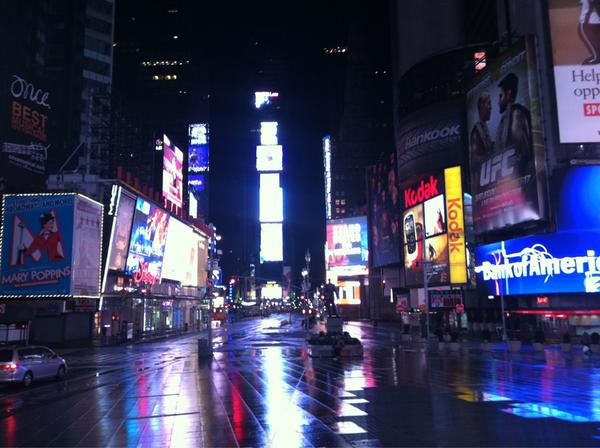 DNAinfoNY's tweet image. From our @DNAInfo editor @patrickhedlund: Lights in Times Square shining bright after worst of #Sandy #sandyaftermath
