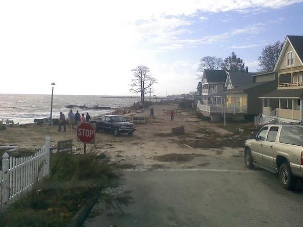 seanmcd01's tweet photo. The crescent beach stand is now right on the beach! http://t.co/MsroXwbV