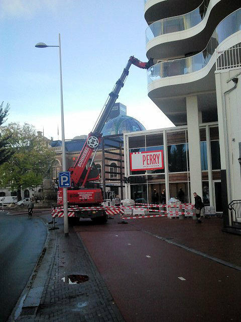 Grote partij tegels en een werkblad afleveren nieuwbouw project #Amicitia te #leeuwarden foto 1/2