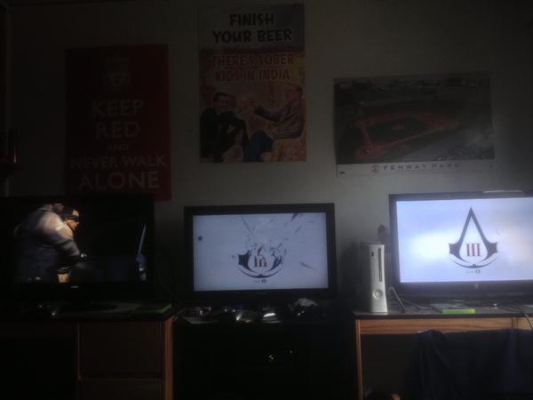 Mbasile93's tweet image. Now this is college!! #AssassinsCreed3 #3TVs @acousti_CAL @ZPierce46
