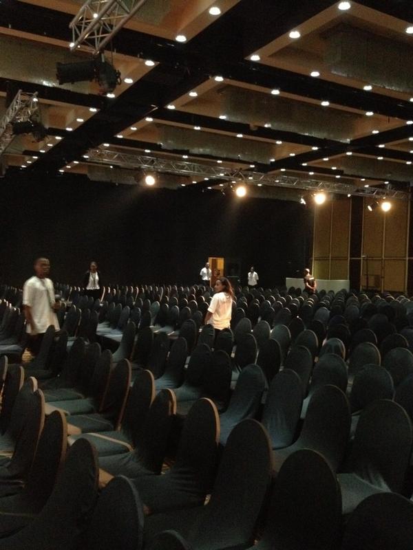 TheSAPBuZZMan's tweet photo. #Saphilia2012 soldiers ready for the closing keynote rush :-) http://t.co/9YFrUKBN