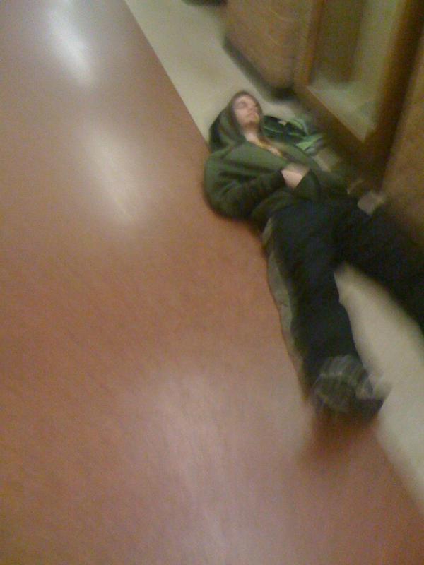 TheGerm07's tweet photo. Y is he sleeping on the floor in a College? Gotta be tired boy! #decalisse #ticoune #itoffpaslarun http://t.co/wXZHCSjm