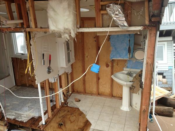 ChrisCoffeyNBC's tweet image. Exposed bathroom from a house cut in half in East Haven. @NBCConnecticut #Sandyaftermath