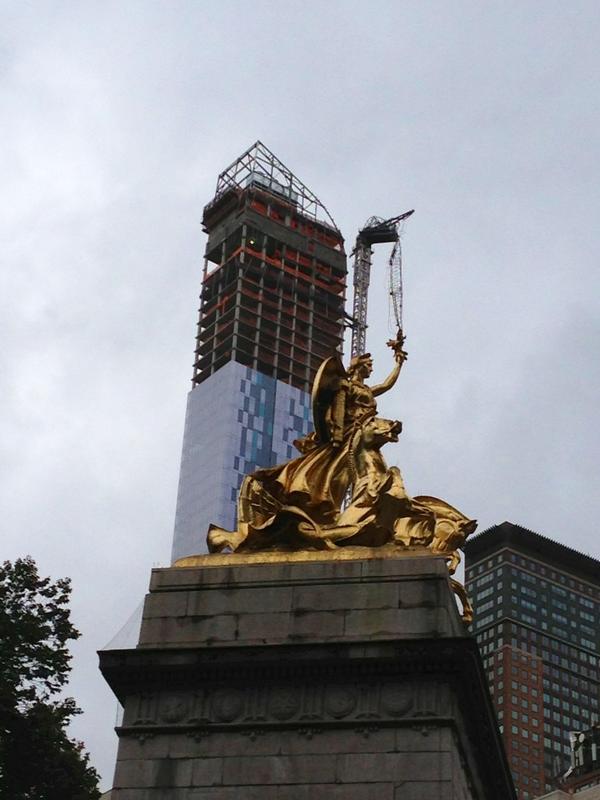 ChubbyEatsNY's tweet image. Holding up the craine at 57th st by the statue @columbuscircle
 #sandyaftermath #Sandy