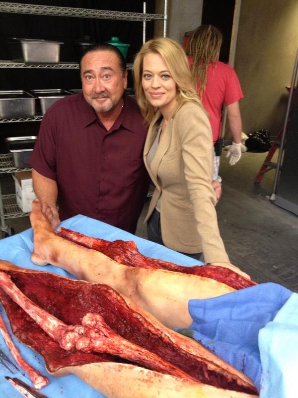 JeriLRyan's tweet photo. Lunchtime on the #BodyofProof set! ;-) With our on-set tech advisor, @GaryKellerman: http://t.co/vL9WGcl7