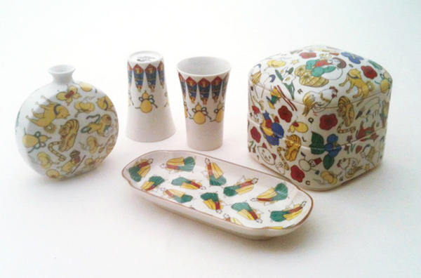 O Xrhsths Kutani Seal Sto Twitter 新宿伊勢丹で開催中の 九谷市 本日よりlove Kutani Sealはじまります 愛を込めて沢山シールを貼りました 全て一点ものになります Http T Co Dkajedog