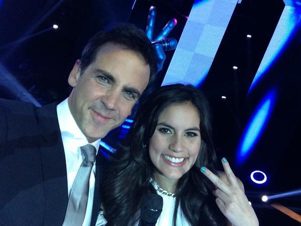 CaracolTV's tweet photo. RT @lavozcolombia: Nuestros presentadores @PonceCarlos1 y @LINDAPALMA en el escenario de #envivoLVC: http://t.co/wTOpUQP3