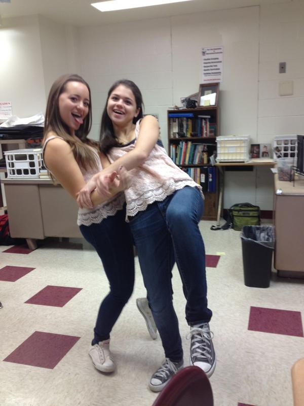 AlainaHanley's tweet image. #TweeAPictureThatDescribesYourFriendship #EmmaA