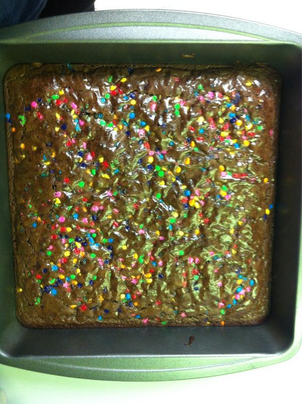 Sierralynn33's tweet image. Making bake goods with @_LaurennAshleyy. #fundraising #alphaalpha #PSP