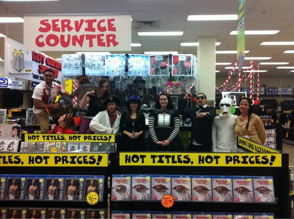 SarahK_JBaus's tweet photo. #jbhelp @JBWillowsST @JBHiFi @JonathanM_JBaus @WarrenS_JBaus How can we help you today? #Halloween #scary http://t.co/kS5bGyZv
