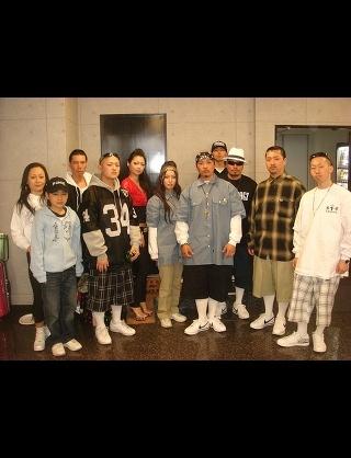 もえぴー Oka 1212 今調べたらさ そのチカーノファッション こんな感じなんですけど これ履いてったら間違いないかいな Http T Co Jgtpzuv2 Twitter