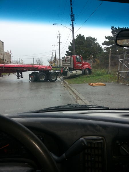 TalonKeys's tweet image. 18 wheeler umm sure I can drive that.        Or not !!!!!!  FAIL
