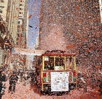 SRexpress's tweet photo. Today's forecast: CONFETTI! Parade starts at 11am -over 1 million expected! Are you going? http://t.co/7zCdypms