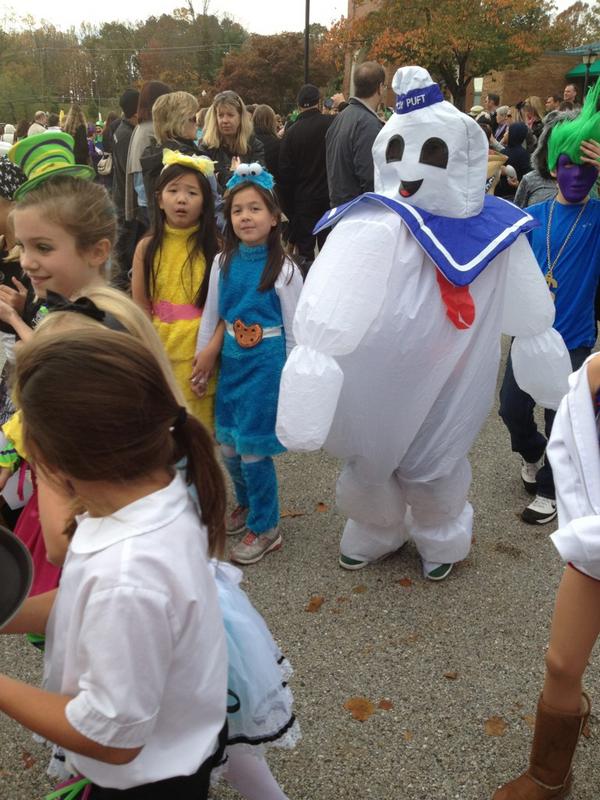 StEsBuzz's tweet photo. More pics from the annual Halloween parade... http://t.co/wNrjSfu4