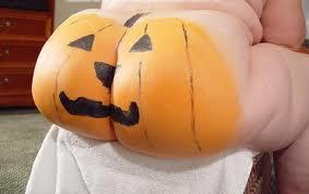 MiguelelSevilla's tweet photo. "Feliz Halloween""Truco o Trato" Qué cosas tiene mi mujer, habrá que celebrar Halloween http://t.co/VeTq95qu