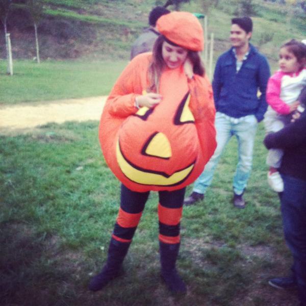 Sanruiort's tweet photo. Hallowen ha comenzado en Mairena !!! Jajaja @StaZeta tq rubi mía http://t.co/TtoYNS1G