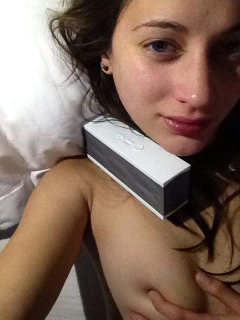 Jambox by Jawbone ..... Fuhhhhhhgetttttabbouuuttttit. #inlove http://t.co/t696rKNy<a href="/tag/inlove"class="tags"><span>#inlove</span></a>