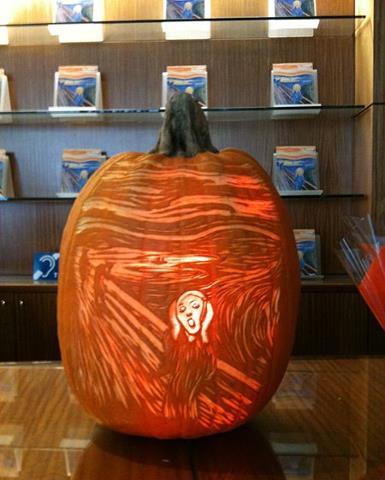 PaduRoy's tweet image. #MoMAstyle  Happy Halloween all! Be safe!