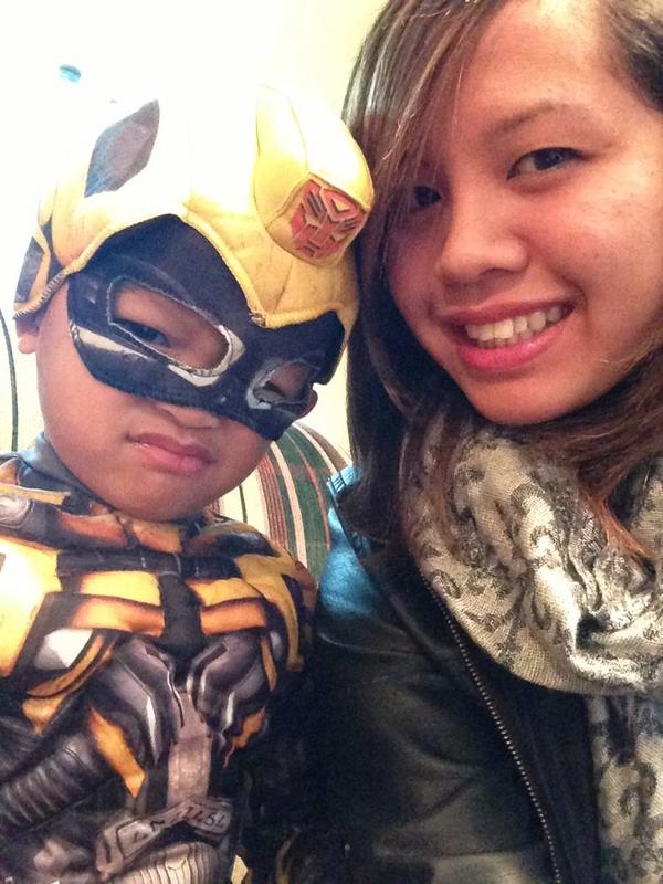 kimrojas10's tweet photo. out for trick or treat with my bumblebee:) http://t.co/J1KHTQgo