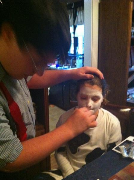 allison_heather's tweet photo. Silence! I am trying to create! http://t.co/3wsp6fWl