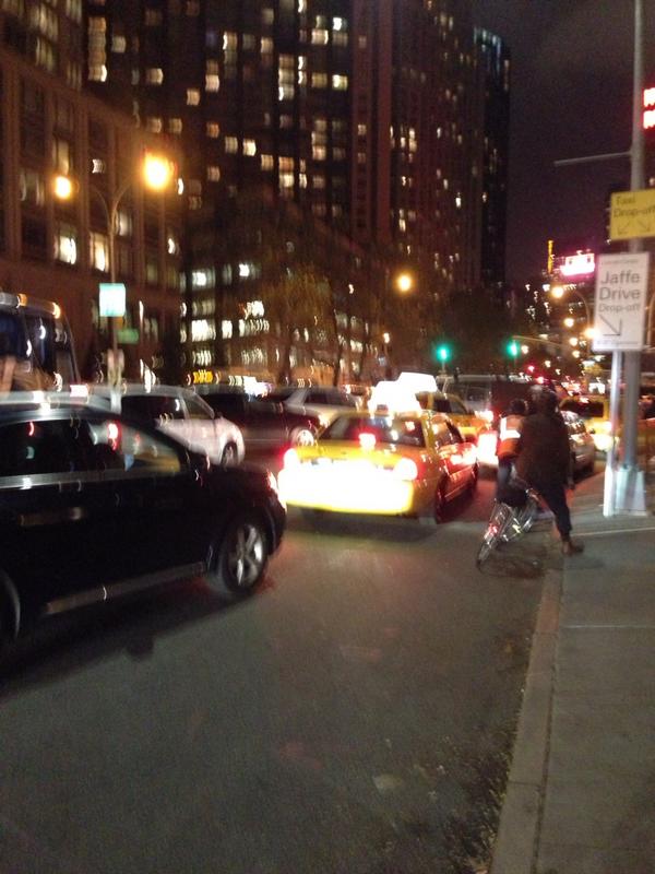 fdevito's tweet image. #Nyc streets are a massive Parking lot. Lots of honking horns. Better off walking. #postsandy