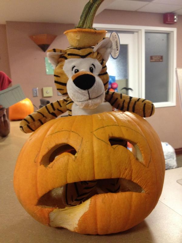 BreakoutArizona's tweet image. Happy Halloween! #welcometotucson #roxieroxyoursox