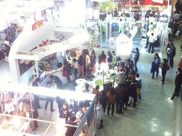 Keurig in de rij voor een kopje koffie op een uh... koffiebeurs <a href="/korea/">대한민국 대통령실</a> #wlac2012