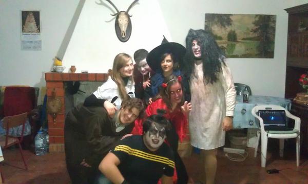Repu_93's tweet image. Pos nadaa d halloween con mi gente @Conchi_20M @Sahuky_93 @Runifer @ElenaMartnezAr1 @jesusAlmansa05  #pedro.j y #halyna