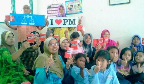 KAMI YAKIN DAN HARGAI KASIH SAYANG KERAJAAN - WE LOVE BN &amp; WE LOVE PM <a href="/NajibRazak/">Mohd Najib Tun Razak</a> <a href="/HishammuddinH2O/">Hishammuddin Hussein 🇲🇾</a> <a href="/zeekay15/">Kucing Gebu</a> @KP_RELA