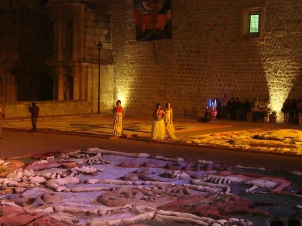 fabi_artetextil's tweet photo. Deseo q ntra. tradición sea cierta. Q los que amamos se acerquen aunque no los veamos y sientan nuestro amor infinito http://t.co/E4Lf9Kvm