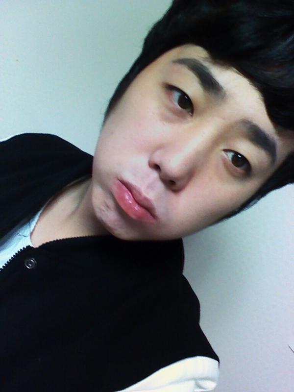 khr4024's tweet photo. 녹음 첫날.. 내일은 보컬 기타 녹음.
잘되길 기도해주세요 ♥
굿나잇!!♥ http://t.co/m3VISrzF