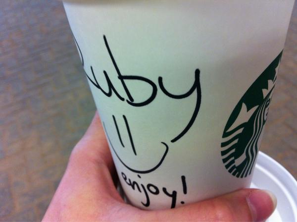 Rubybijman's tweet image. Het blijft toch een leuke ervaring, a little smile :-) #Starbucks #coffee