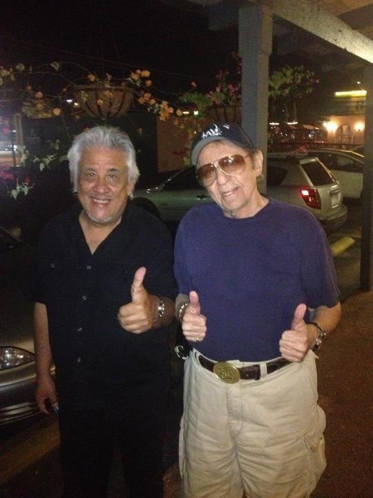 JamesRannefeld's tweet image. Drumming legend @halblaine hanging in S. ATX with Ernie Durawa from @texastornados! #Drummers #drums #PASIC12