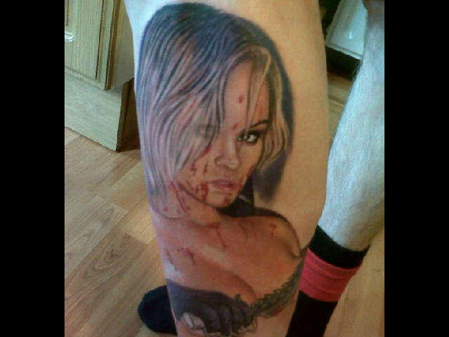 A very special thank you to Luke Morris. Truly the best Halloween present for me ON his leg. Happy Halloween everybody! http://t.co/K804c2Rc