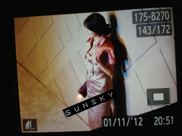 [PIC][01-11-2012]Yuri và SooYoung khởi hành đi Hồng Kông để tham dự sự kiện thời trang của thương hiệu "Burberry" - Page 2 A6ni-e9CQAEEtT8