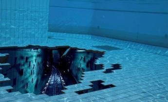 BuroBic's tweet image. In het zwembad is er niets aan de hand maar onder de vloer schuilt een andere wereld..... #pooladventures #beleving