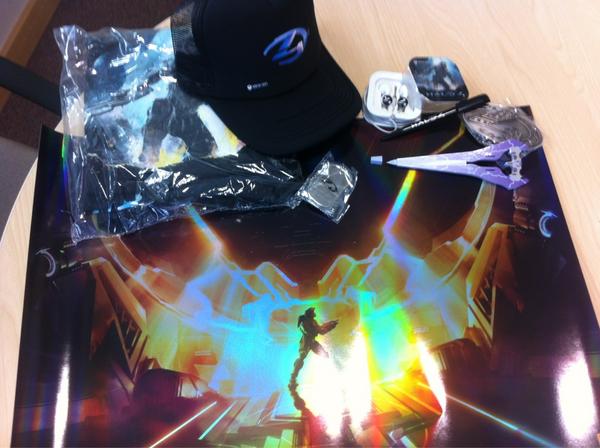 GAMEdigital's tweet photo. Fancy winning one of five goodie bags with all of this Halo 4 gear? Of course you do right? #GAMEChief http://t.co/loNcdw6N