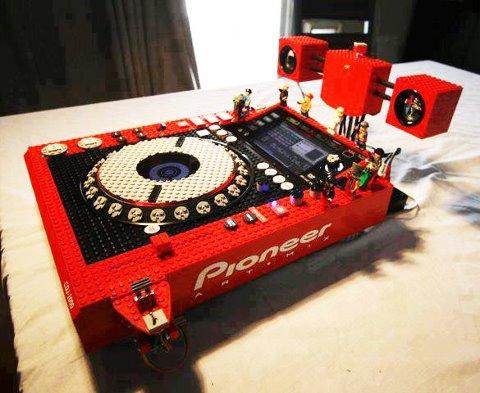 MeynardMacol's tweet image. @tiesto new pioneer cdj Tijs #legoedition